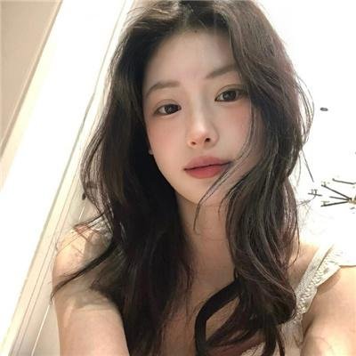 她背后的那双手 高清封面